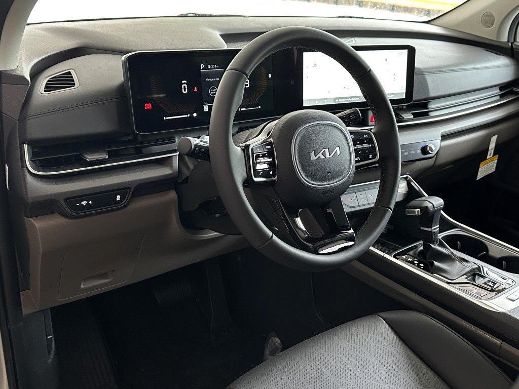 new 2025 Kia Carnival car, priced at $42,327