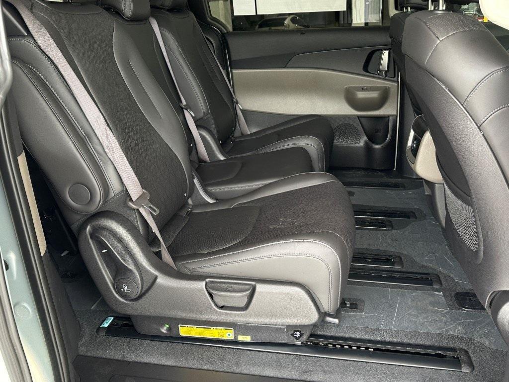 new 2025 Kia Carnival car, priced at $42,327