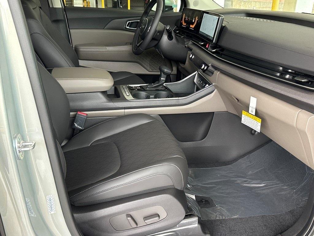 new 2025 Kia Carnival car, priced at $41,827