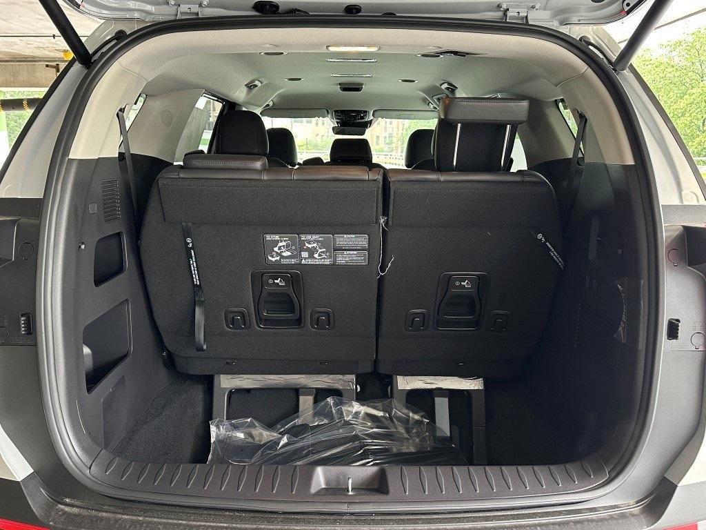 new 2025 Kia Carnival car, priced at $42,327