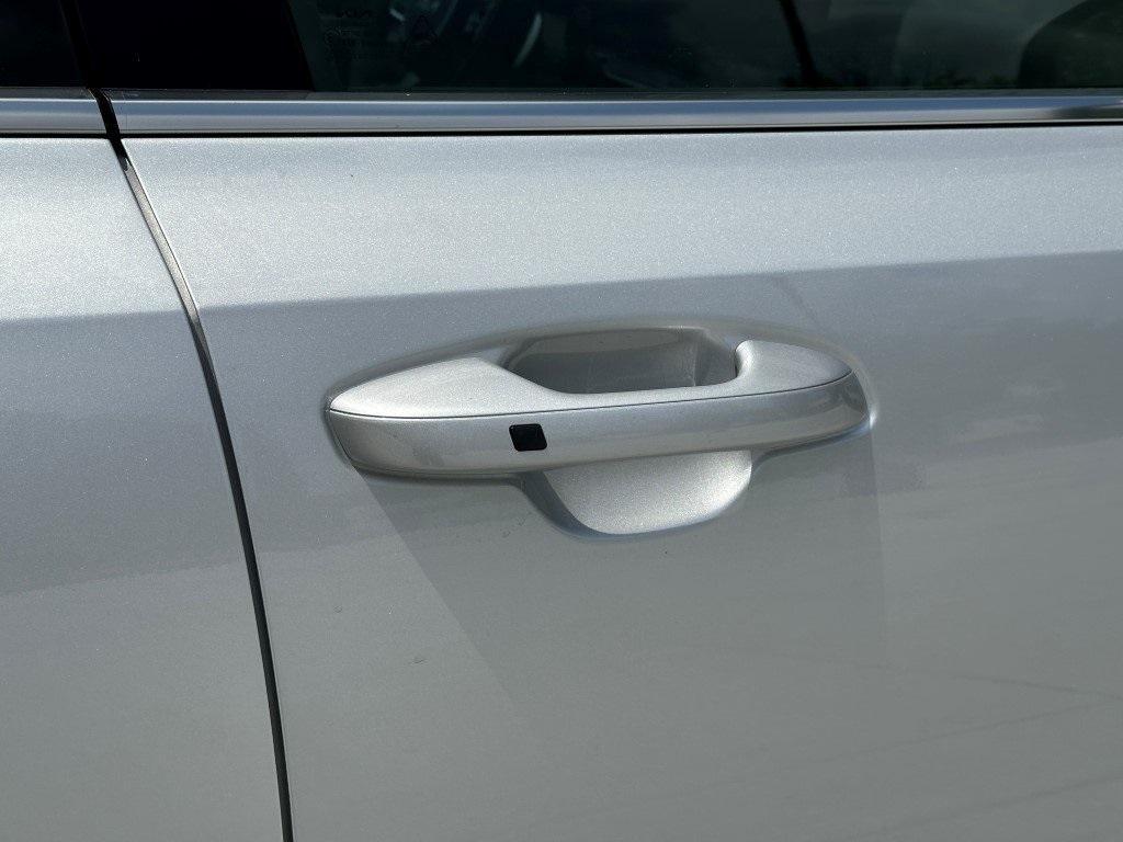 new 2025 Kia Sorento Hybrid car, priced at $37,849