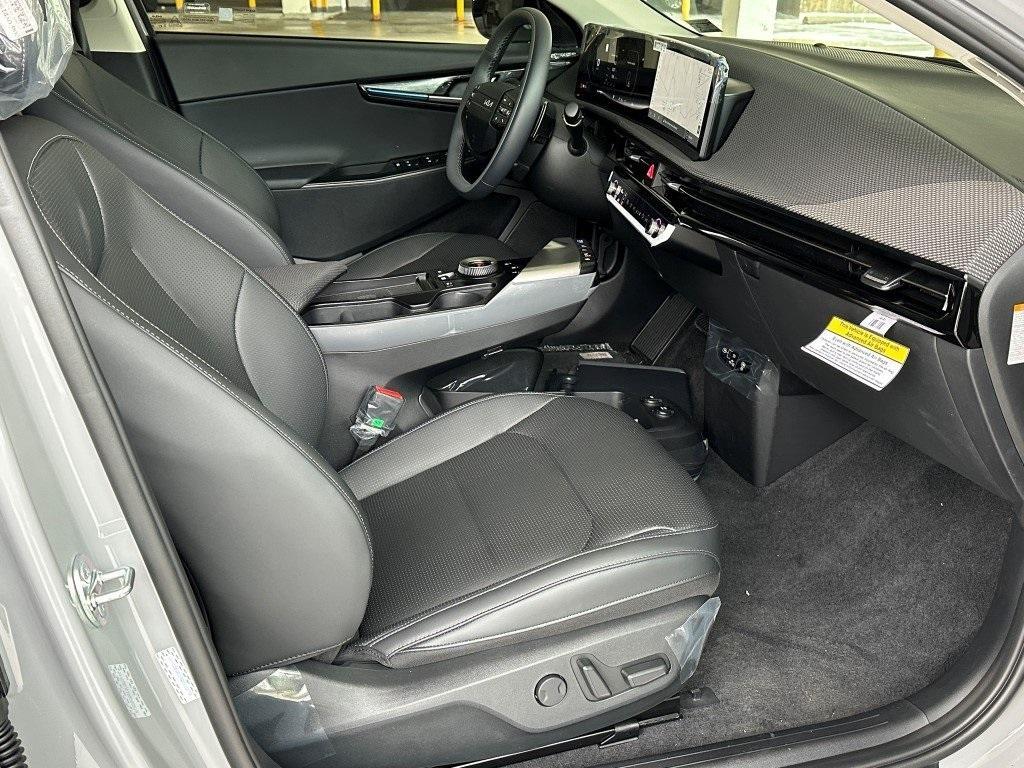 new 2025 Kia EV6 car, priced at $56,500
