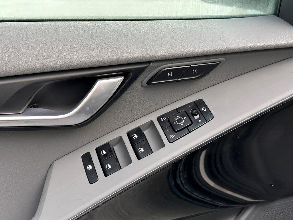 new 2025 Kia Niro car, priced at $30,707