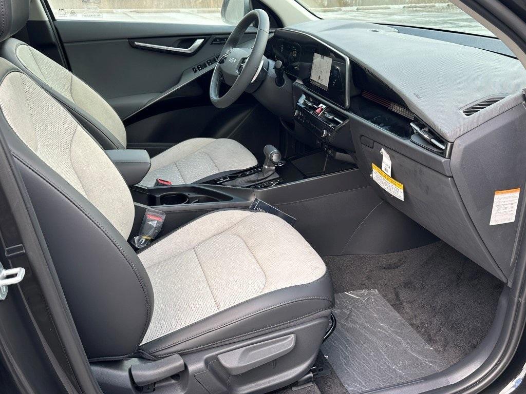 new 2025 Kia Niro car, priced at $30,707