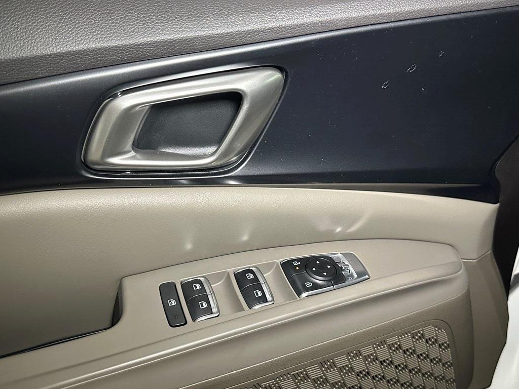 new 2025 Kia Carnival car, priced at $40,635