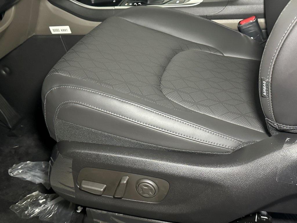 new 2025 Kia Carnival car, priced at $40,635