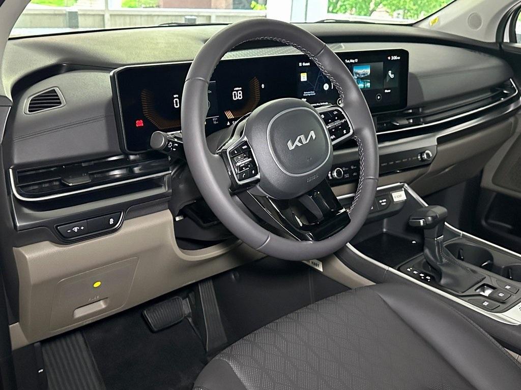 new 2025 Kia Carnival car, priced at $40,635