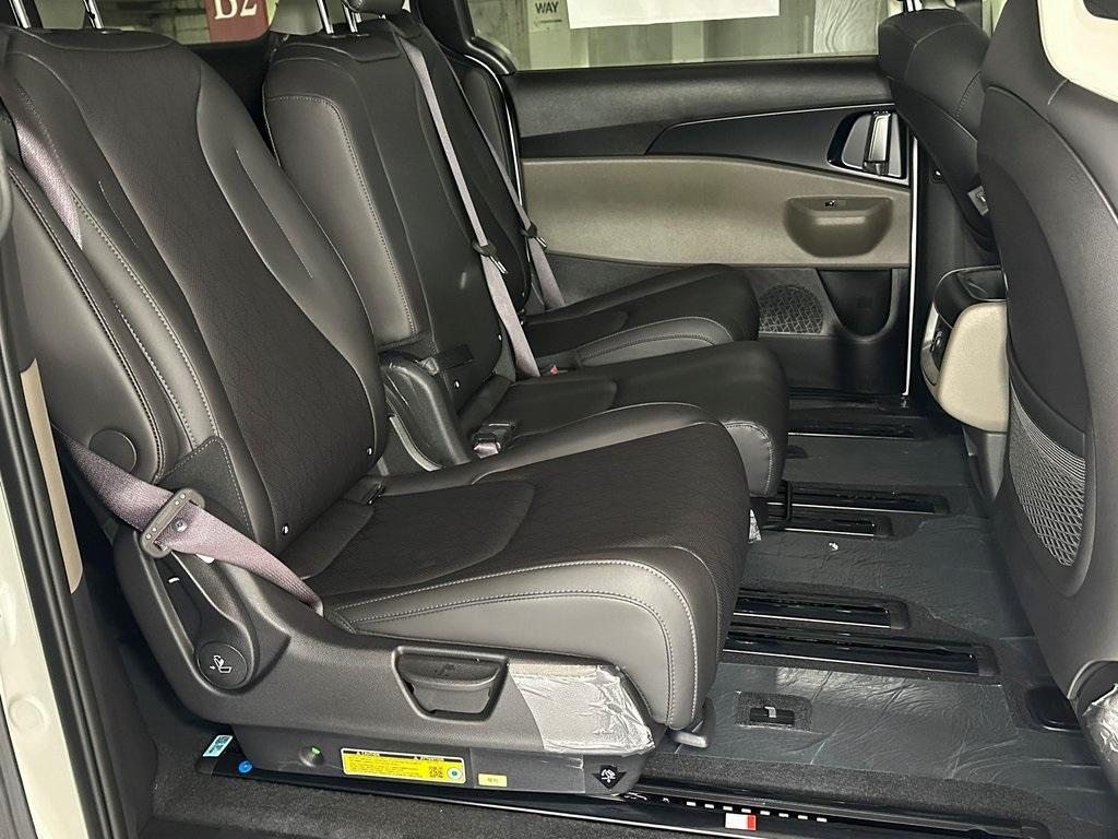 new 2025 Kia Carnival car, priced at $40,635