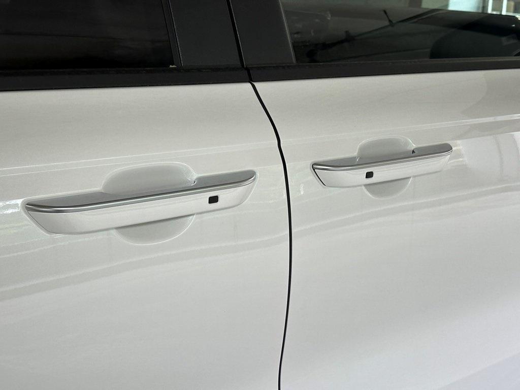 new 2025 Kia Carnival car, priced at $40,635