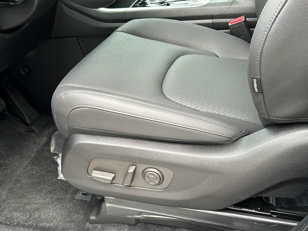 new 2025 Kia Carnival Hybrid car, priced at $52,986