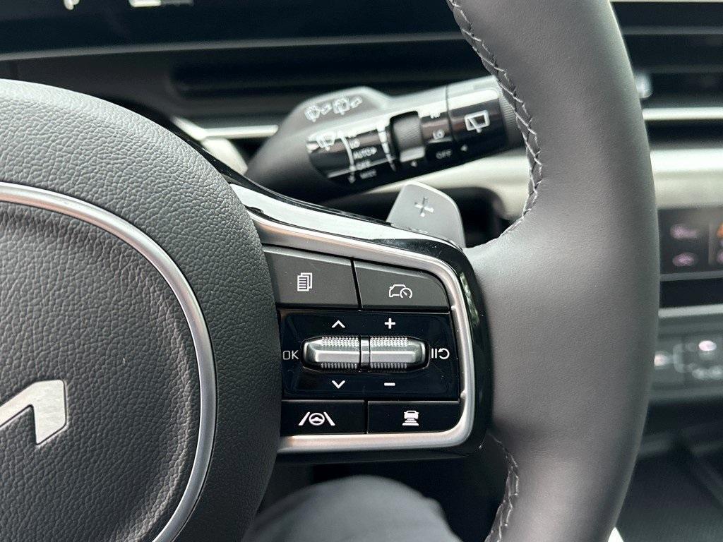 new 2025 Kia Carnival Hybrid car, priced at $52,986