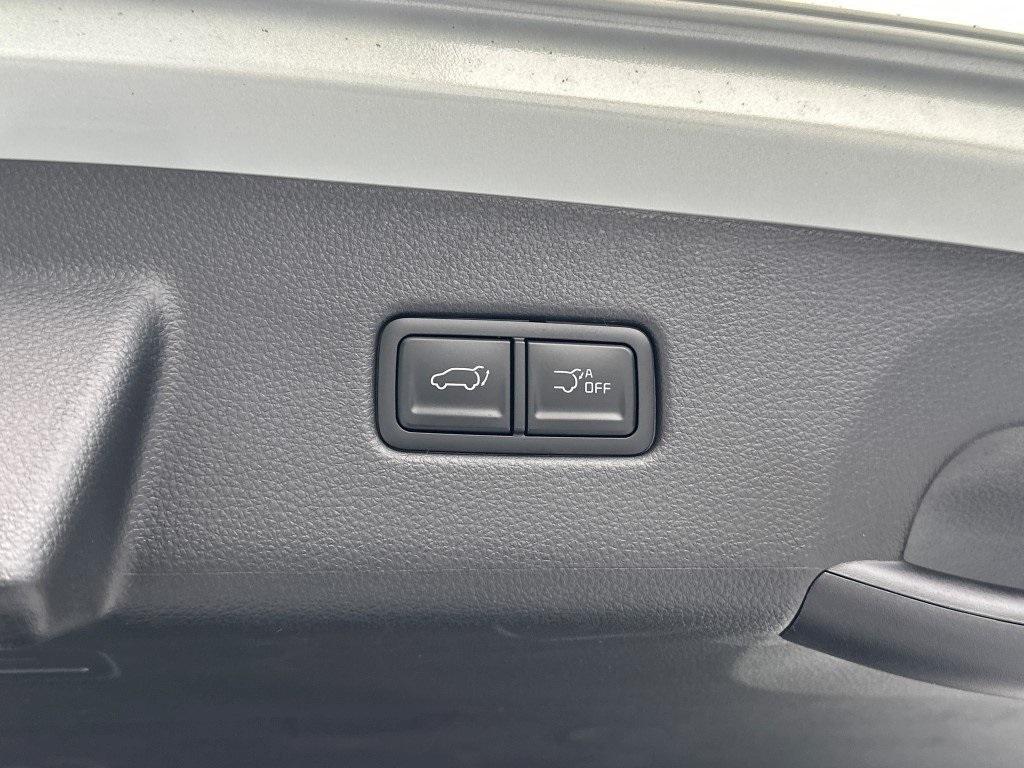 new 2025 Kia Carnival Hybrid car, priced at $52,986