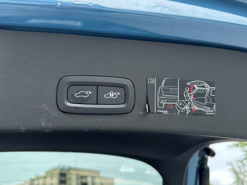 used 2022 Volvo C40 Recharge Pure Electric car, priced at $30,499