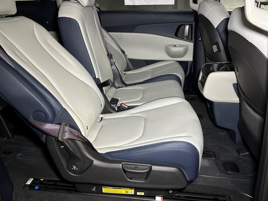 new 2025 Kia Carnival car, priced at $39,485