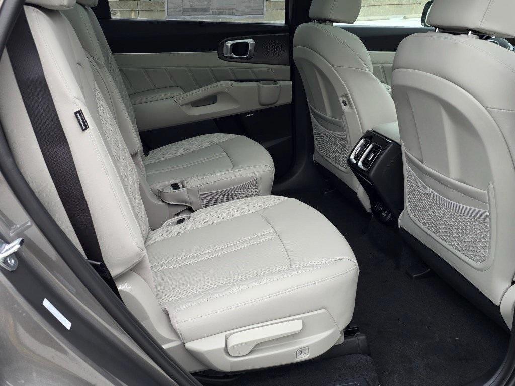 new 2025 Kia Sorento Plug-In Hybrid car, priced at $54,386