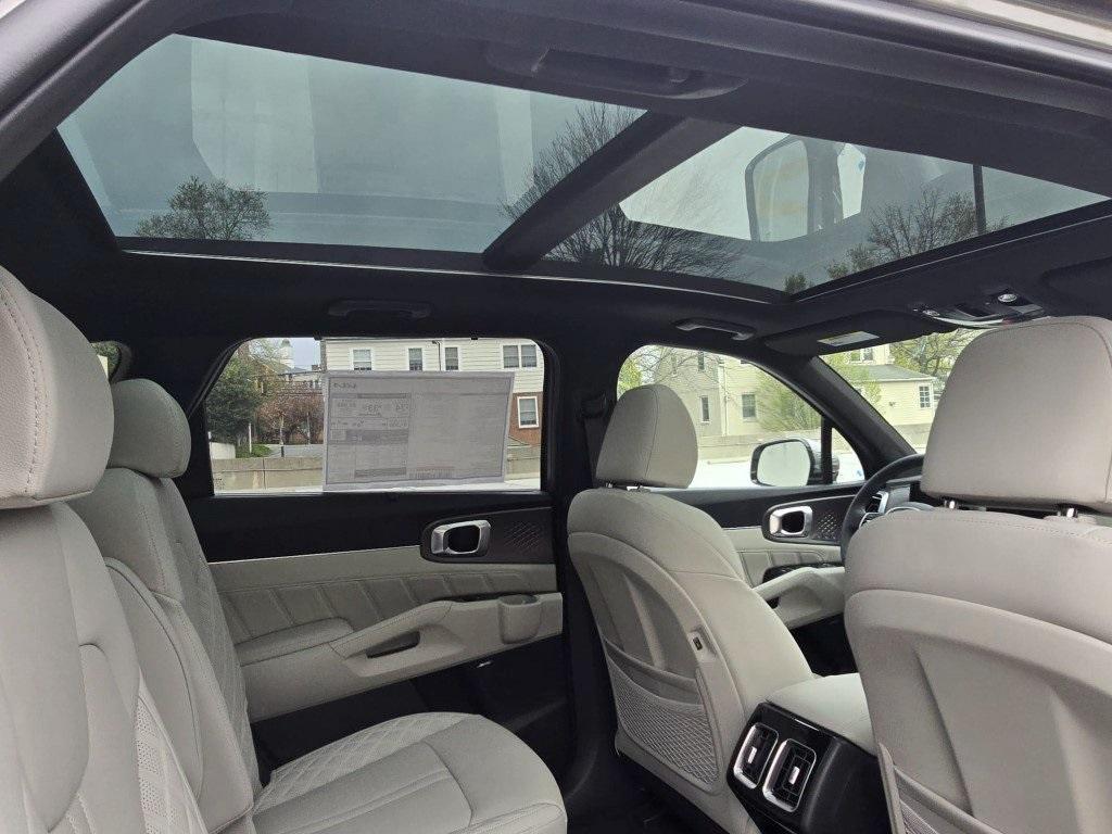 new 2025 Kia Sorento Plug-In Hybrid car, priced at $54,386