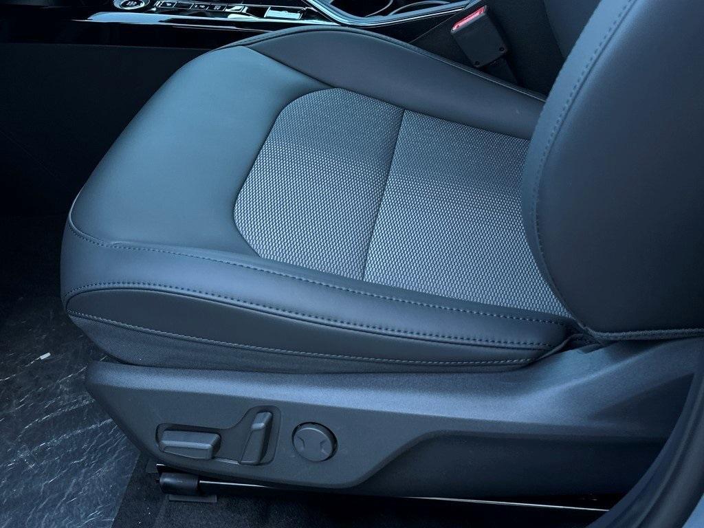 new 2025 Kia Niro Plug-In Hybrid car, priced at $35,260
