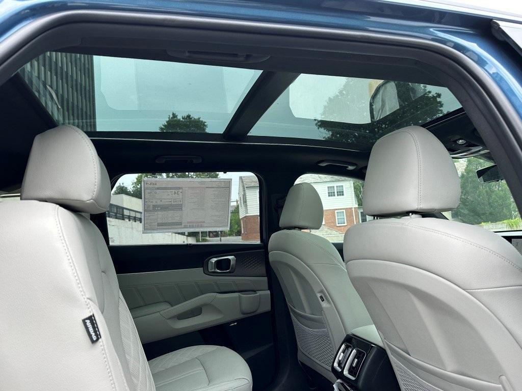 new 2025 Kia Sorento Hybrid car, priced at $43,593