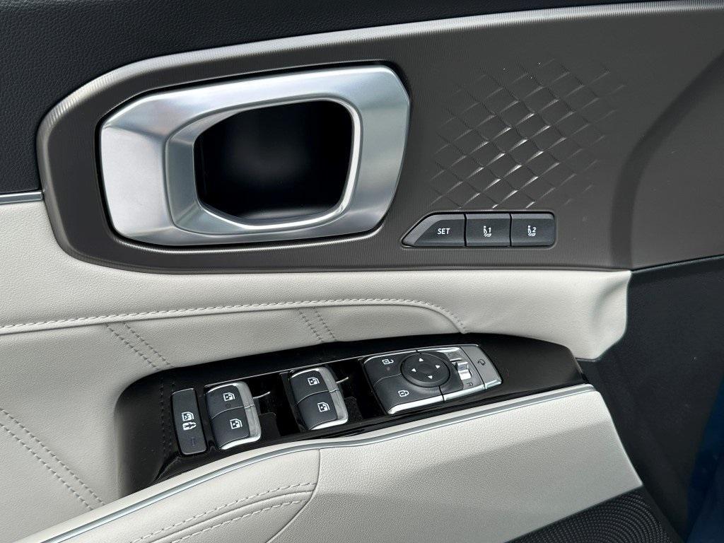new 2025 Kia Sorento Hybrid car, priced at $43,593