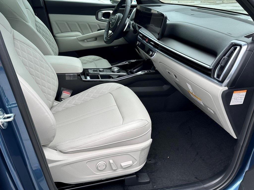 new 2025 Kia Sorento Hybrid car, priced at $43,593