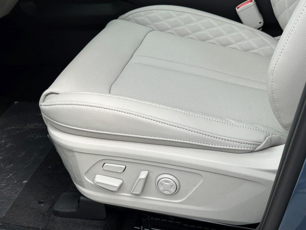 new 2025 Kia Sorento Hybrid car, priced at $43,593