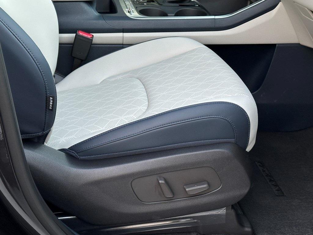 new 2025 Kia Carnival car, priced at $45,333