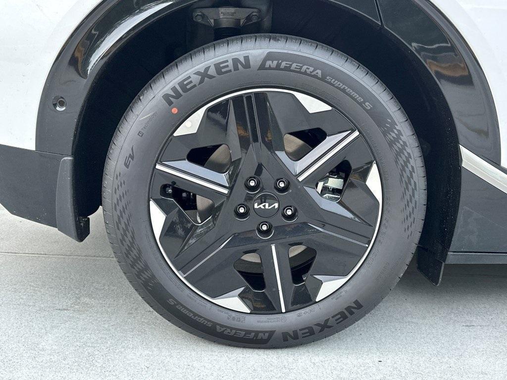 new 2025 Kia EV6 car, priced at $56,305