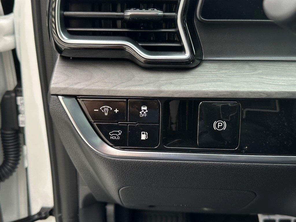 new 2025 Kia Sportage Plug-In Hybrid car, priced at $45,929