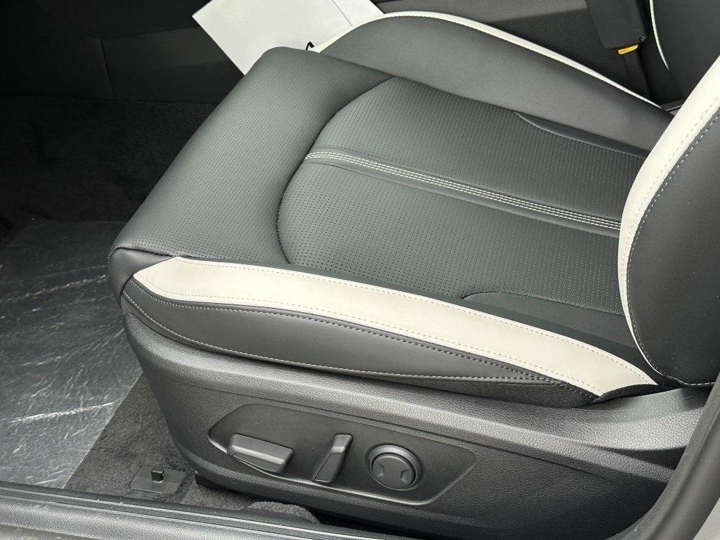 new 2025 Kia K5 car, priced at $29,705