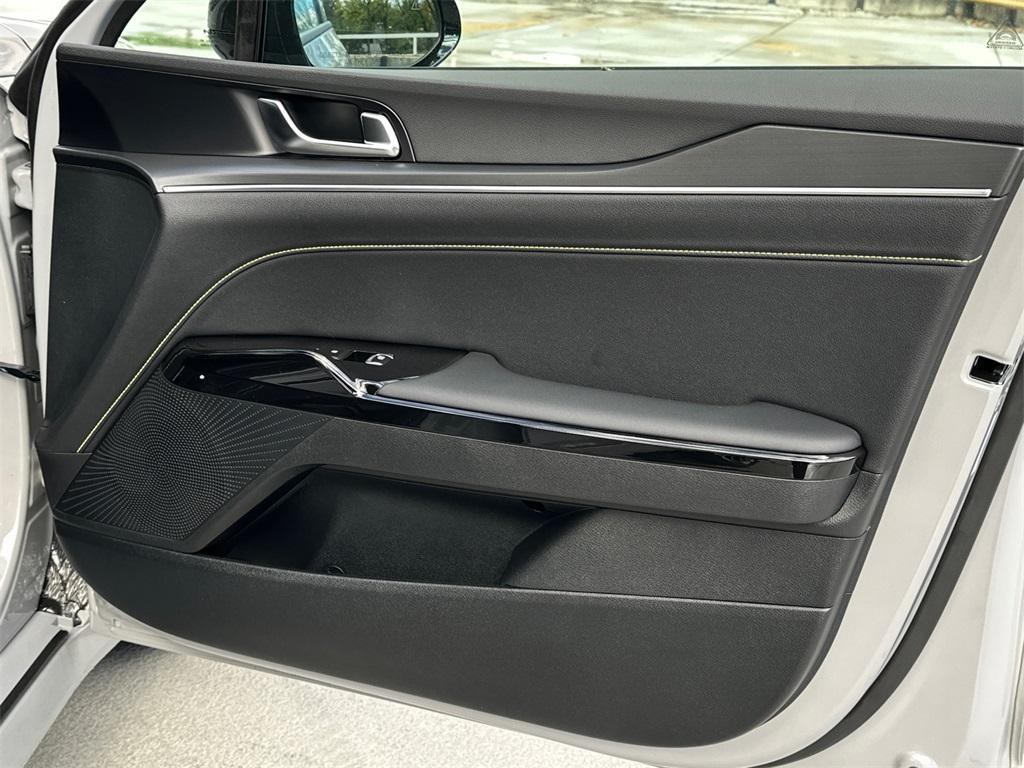 new 2026 Kia K5 car, priced at $33,077