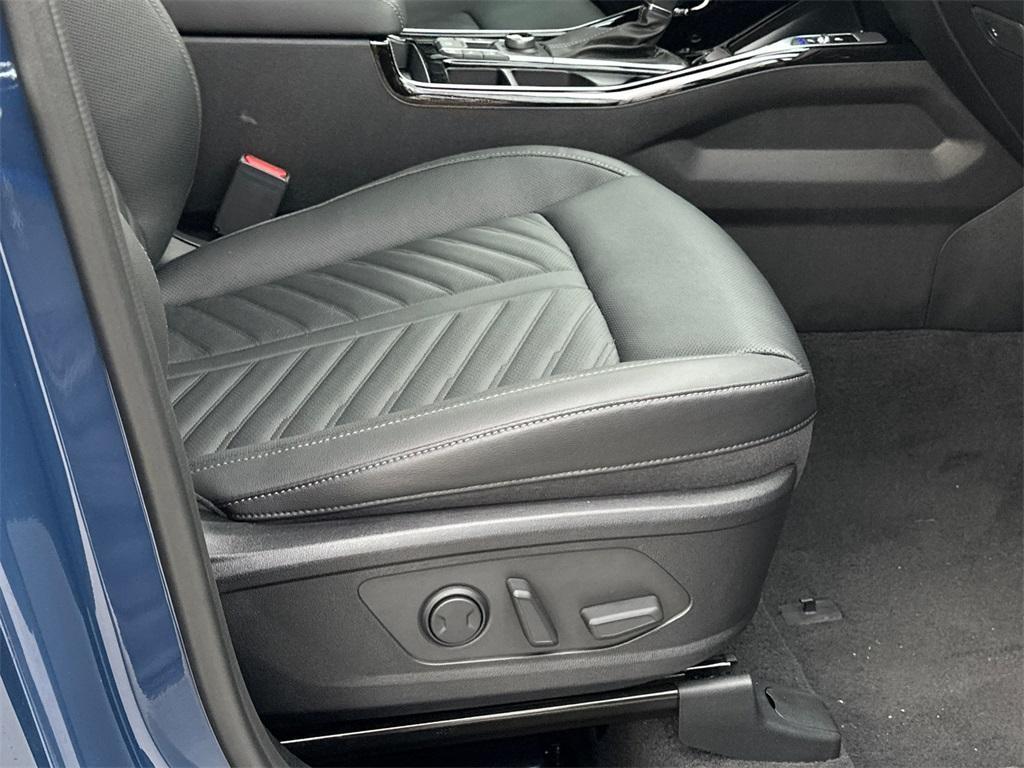 new 2025 Kia Sorento car, priced at $40,999