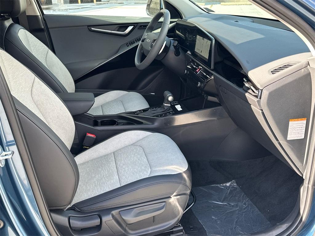 new 2025 Kia Niro car, priced at $30,736