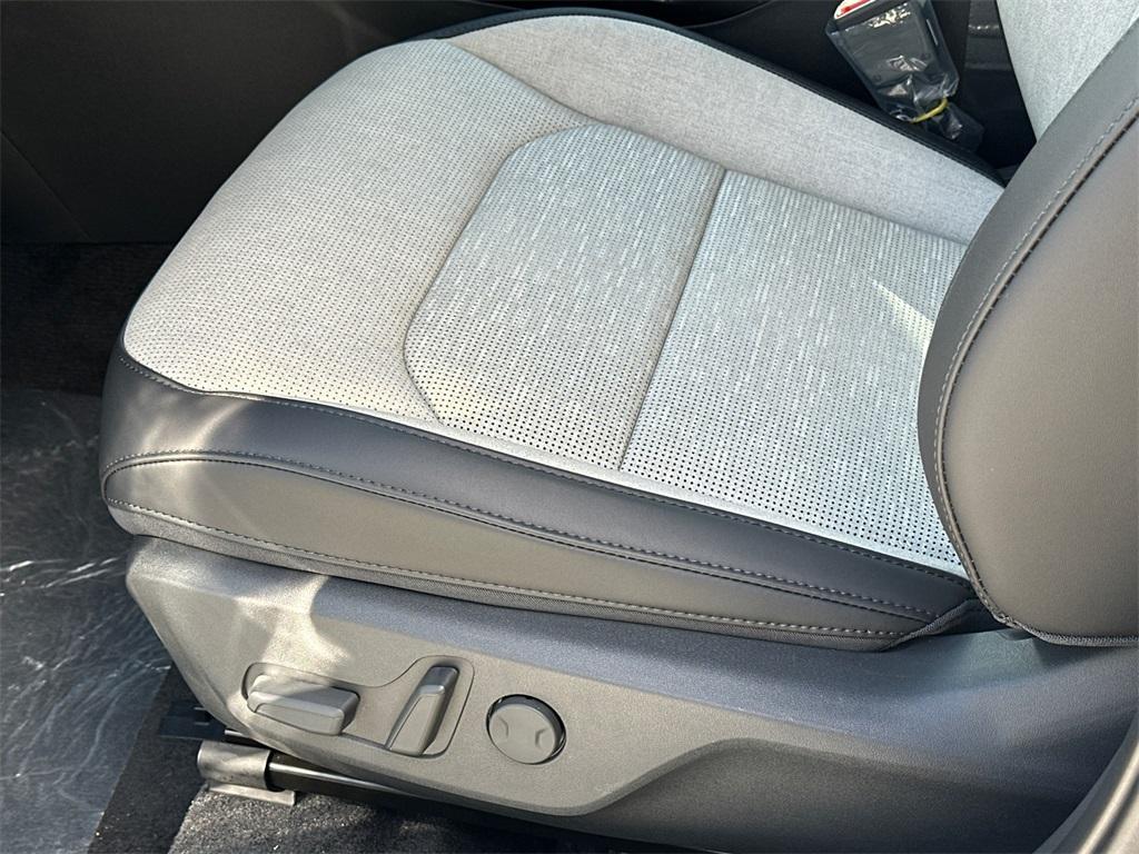 new 2025 Kia Niro car, priced at $30,736