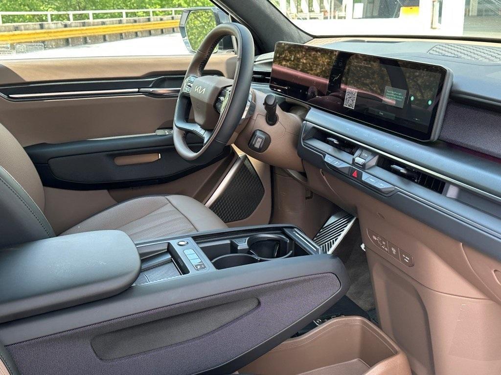 new 2026 Kia EV9 car, priced at $72,205