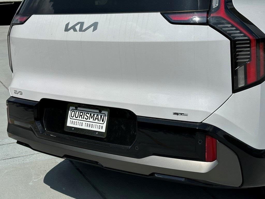 new 2026 Kia EV9 car, priced at $72,205