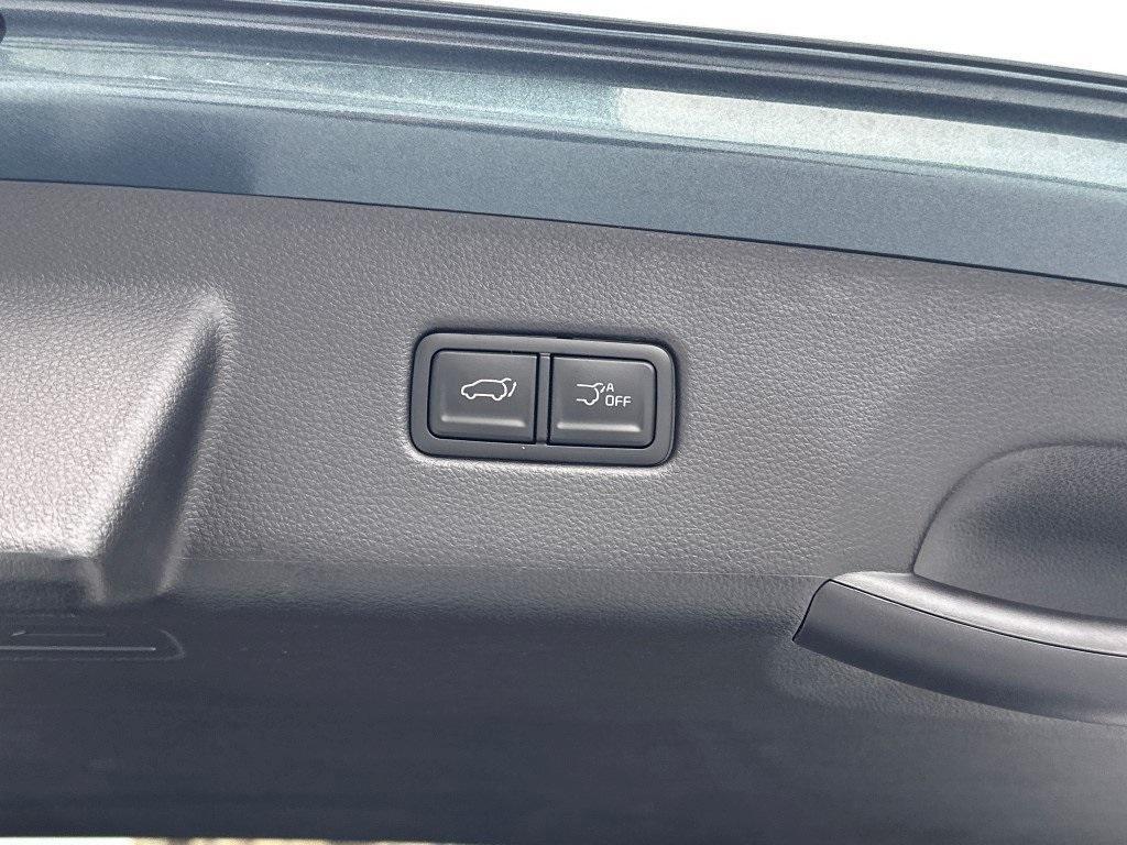 new 2025 Kia Carnival Hybrid car, priced at $49,496