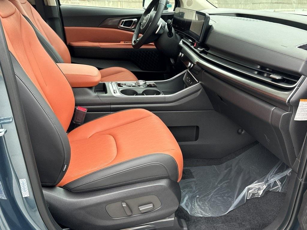 new 2025 Kia Carnival Hybrid car, priced at $49,496