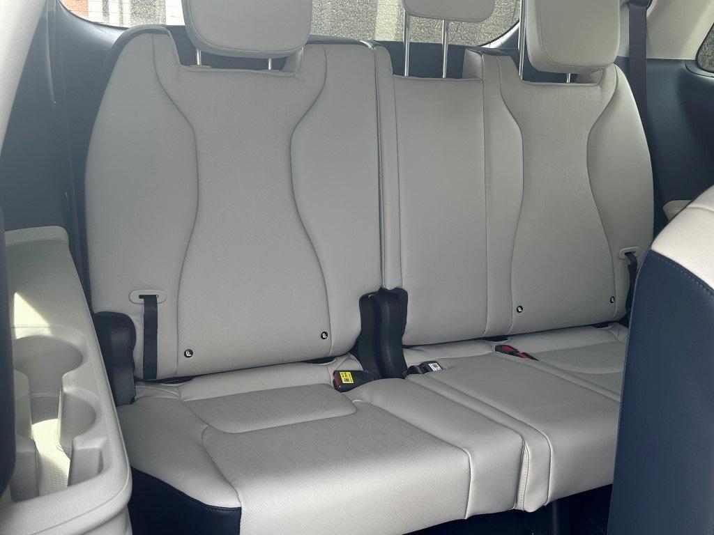 new 2025 Kia Carnival car, priced at $42,444