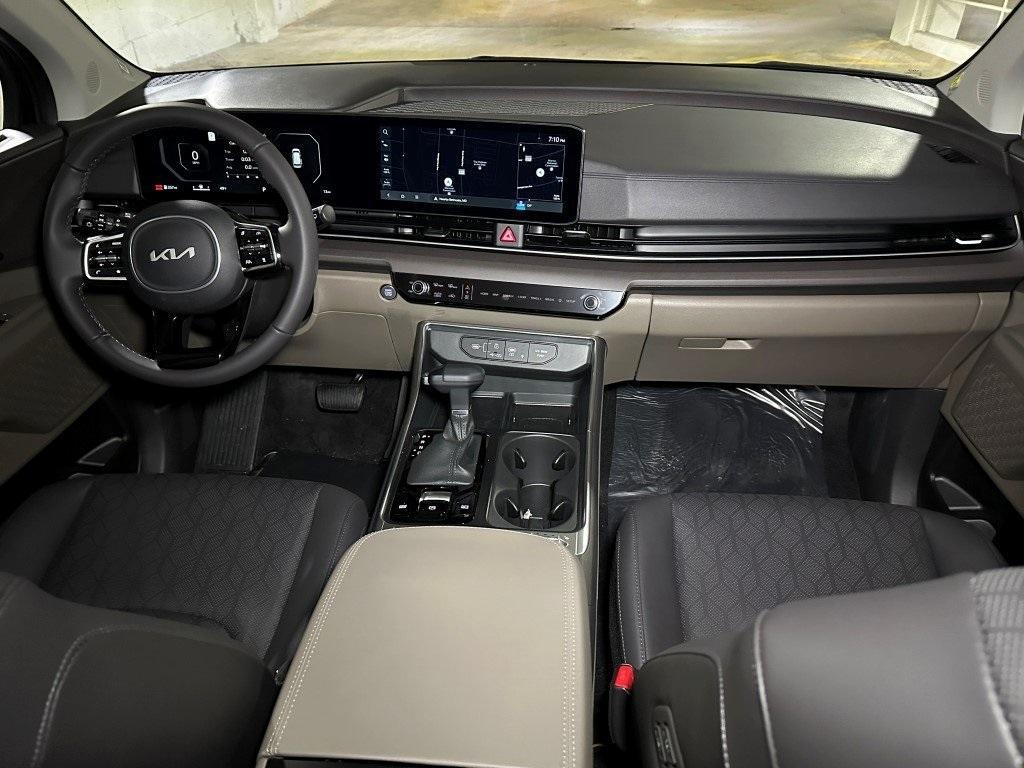 new 2025 Kia Carnival car, priced at $46,255