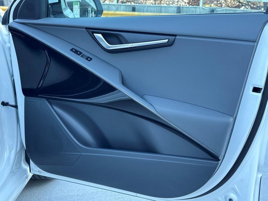 new 2025 Kia Niro car, priced at $33,724
