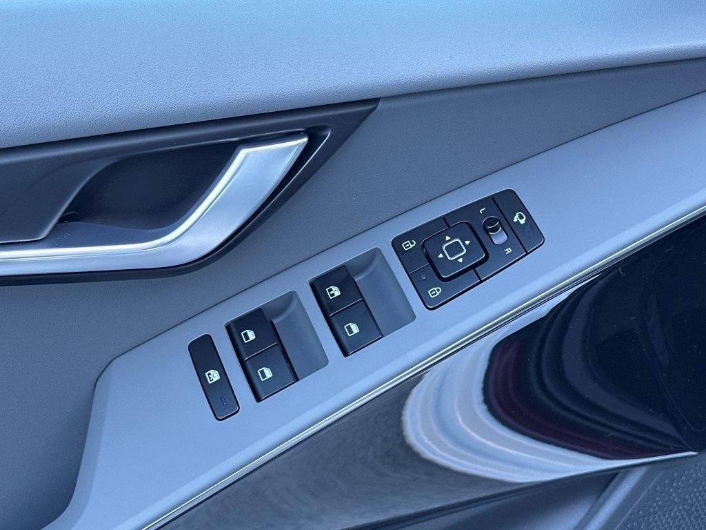 new 2025 Kia Niro car, priced at $33,724