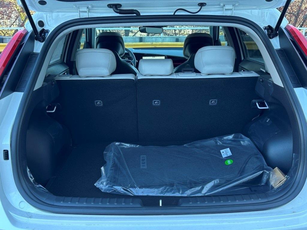 new 2025 Kia Niro car, priced at $33,724