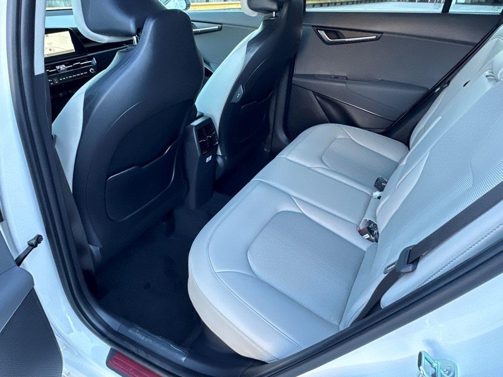 new 2025 Kia Niro car, priced at $33,724