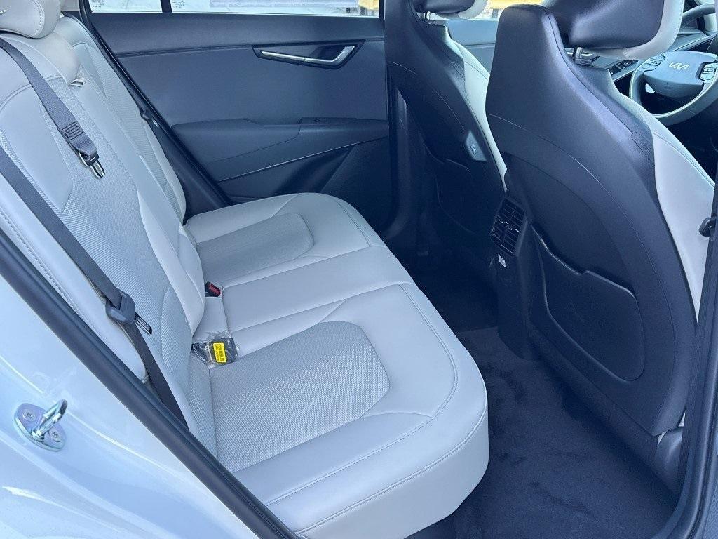 new 2025 Kia Niro car, priced at $33,724