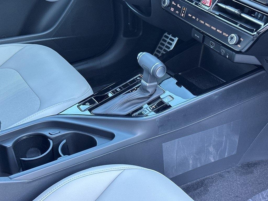 new 2025 Kia Niro car, priced at $33,724