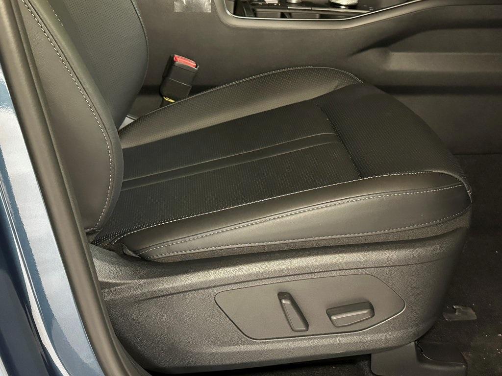 new 2025 Kia Sorento Hybrid car, priced at $43,398