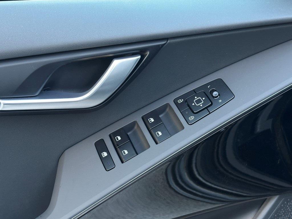 new 2025 Kia Niro Plug-In Hybrid car, priced at $37,132