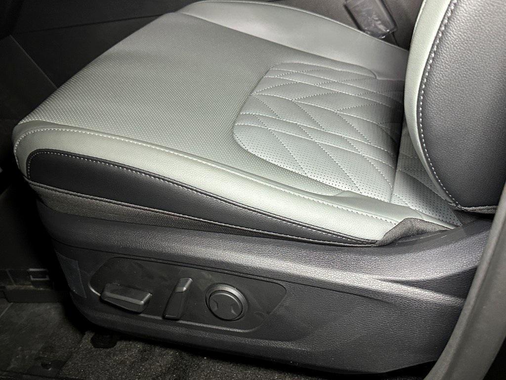 new 2025 Kia Sportage Plug-In Hybrid car, priced at $45,558