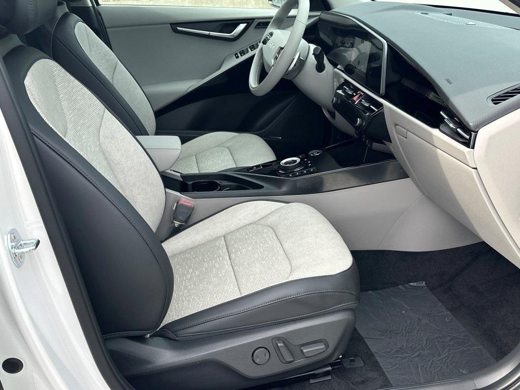 new 2025 Kia Niro EV car, priced at $47,116