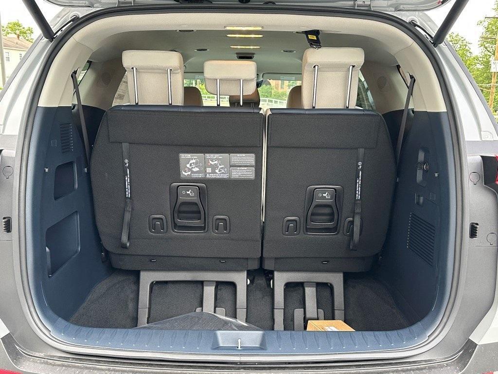 new 2025 Kia Carnival car, priced at $39,636